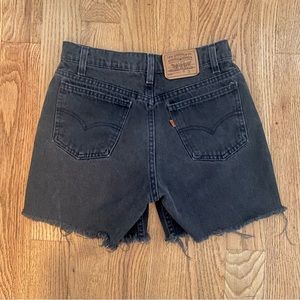 orange tab levi’s shorts